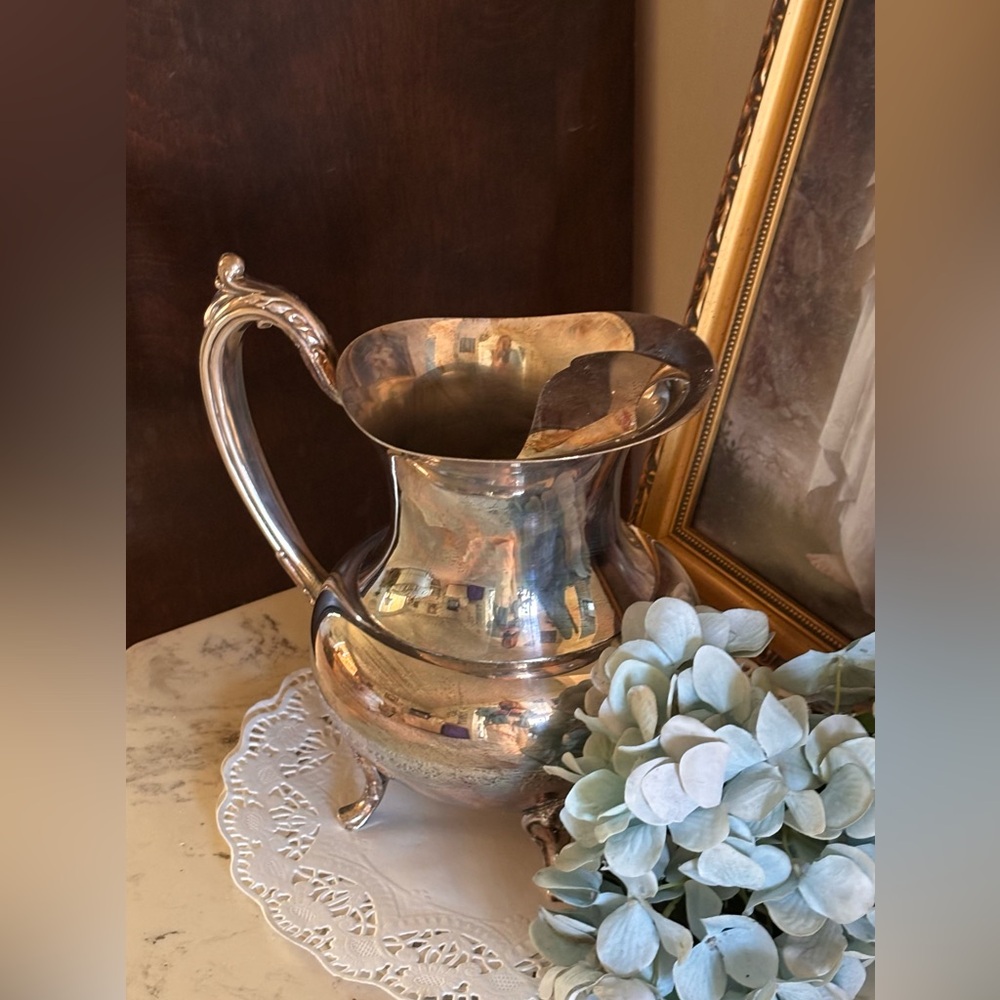 Vintage Oneida silver plated water pitcher. - Picture 3 of 12